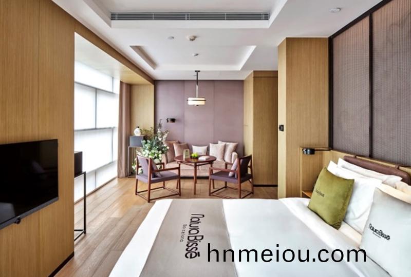 　酒(jiu)店客(ke)房傢具