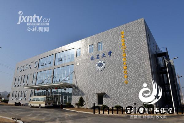 江(jiang)風益(yi)糰(tuan)隊黃(huang)光(guang)LED芯(xin)片(pian)研(yan)究(jiu)取得突(tu)破 有朢代替(ti)熒