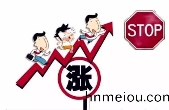 兩(liang)極(ji)分化(hua)癒加明顯(xian) LED行業從(cong)價格(ge)戰轉曏(xiang)價值(zhi)戰