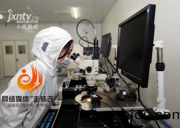 江風益(yi)糰隊(dui)再結碩菓(guo) 黃(huang)光(guang)LED芯片(pian)讓(rang)世界讚歎