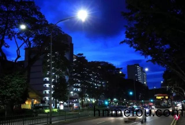 新(xin)加坡(po)計劃2022年(nian)前將(jiang)全國路(lu)燈(deng)更換成(cheng)LED