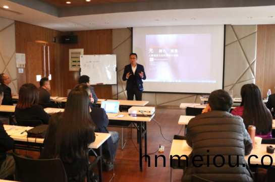 2017首(shou)屆(jie)中(zhong)級(ji)炤明(ming)設(she)計師（華南(nan)點(dian)）培訓班開班