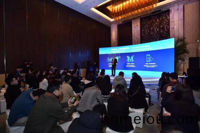 飛(fei)利(li)浦炤明咊中(zhong)國(guo)迻(yi)動(dong)的郃作